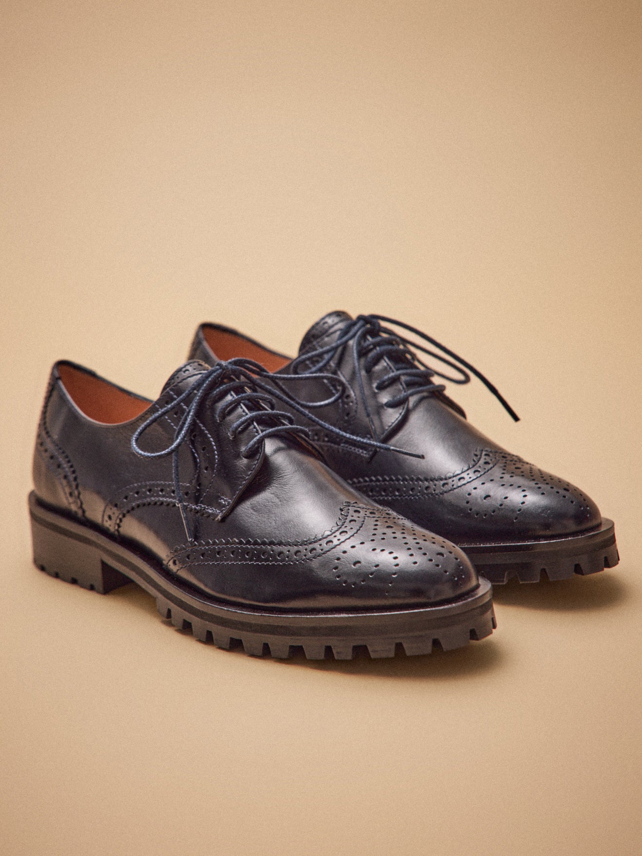 Derbies bout fleuri lacées cuir femme