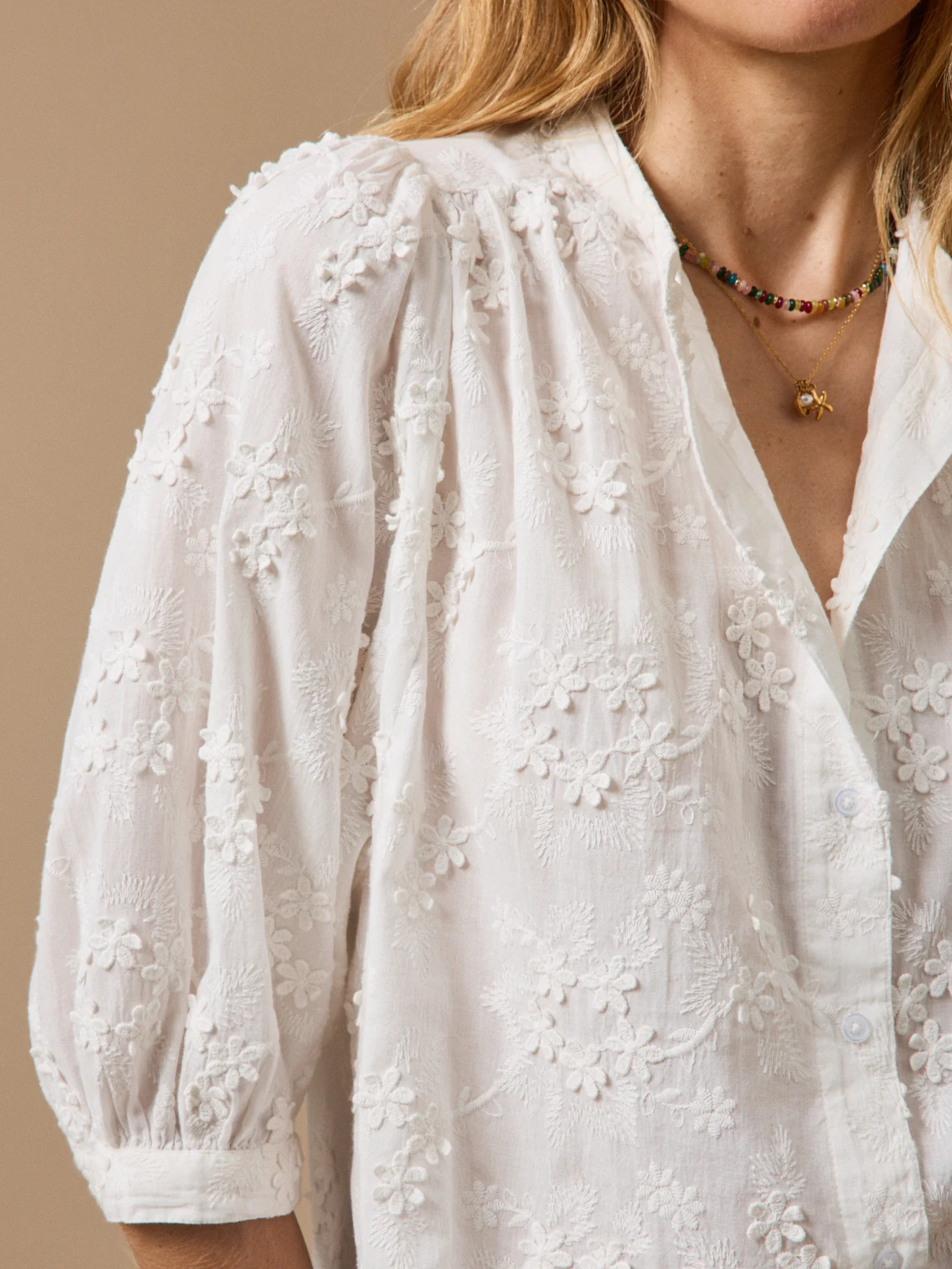 Blouse coton brodée fleurs 3D femme - Image 3