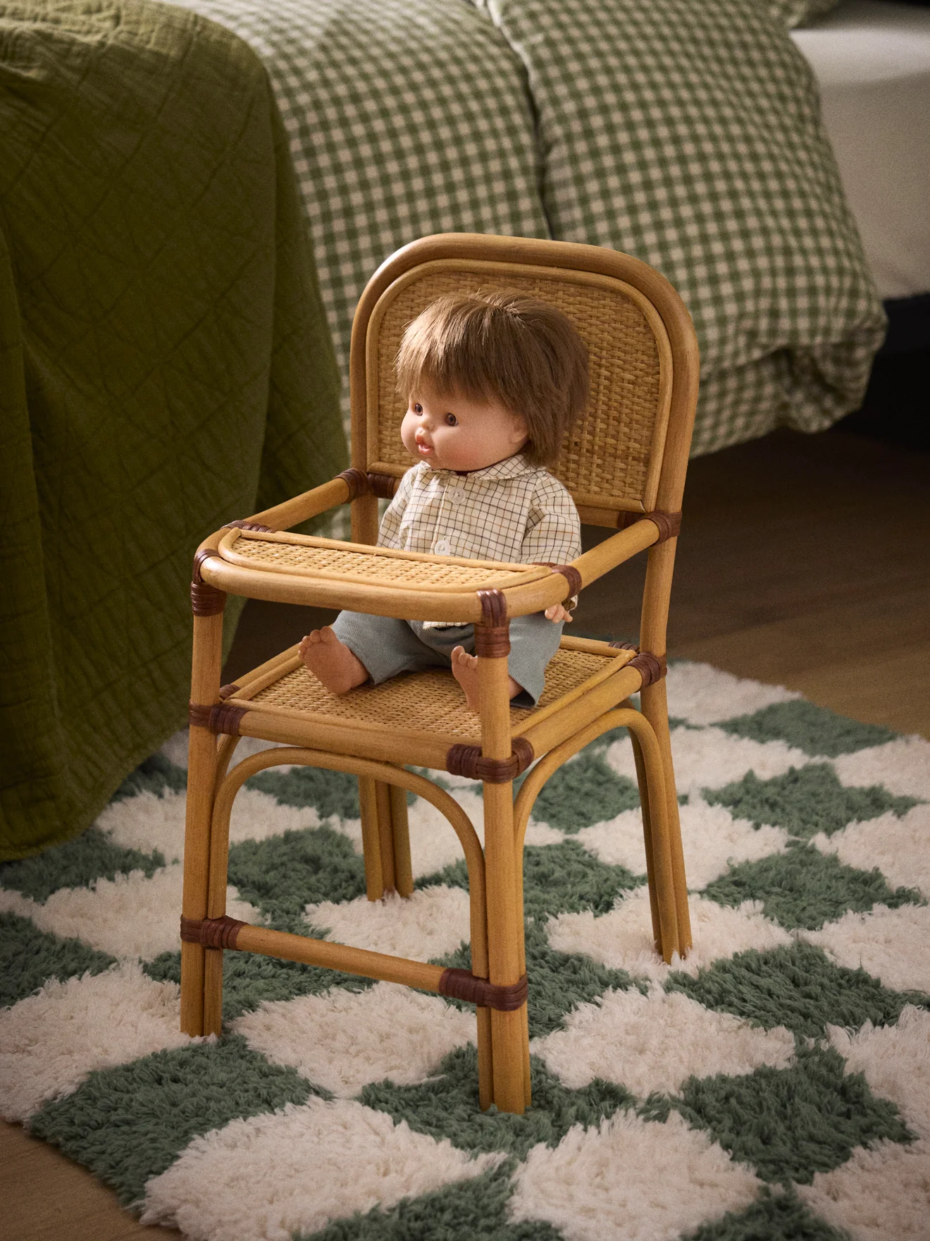 Chaise haute en rotin pour poupée - Image 4