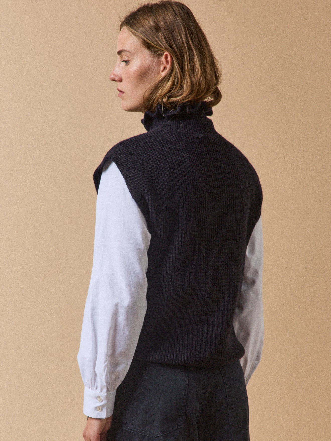 Pull sans manches col froufrou femme - Image 2