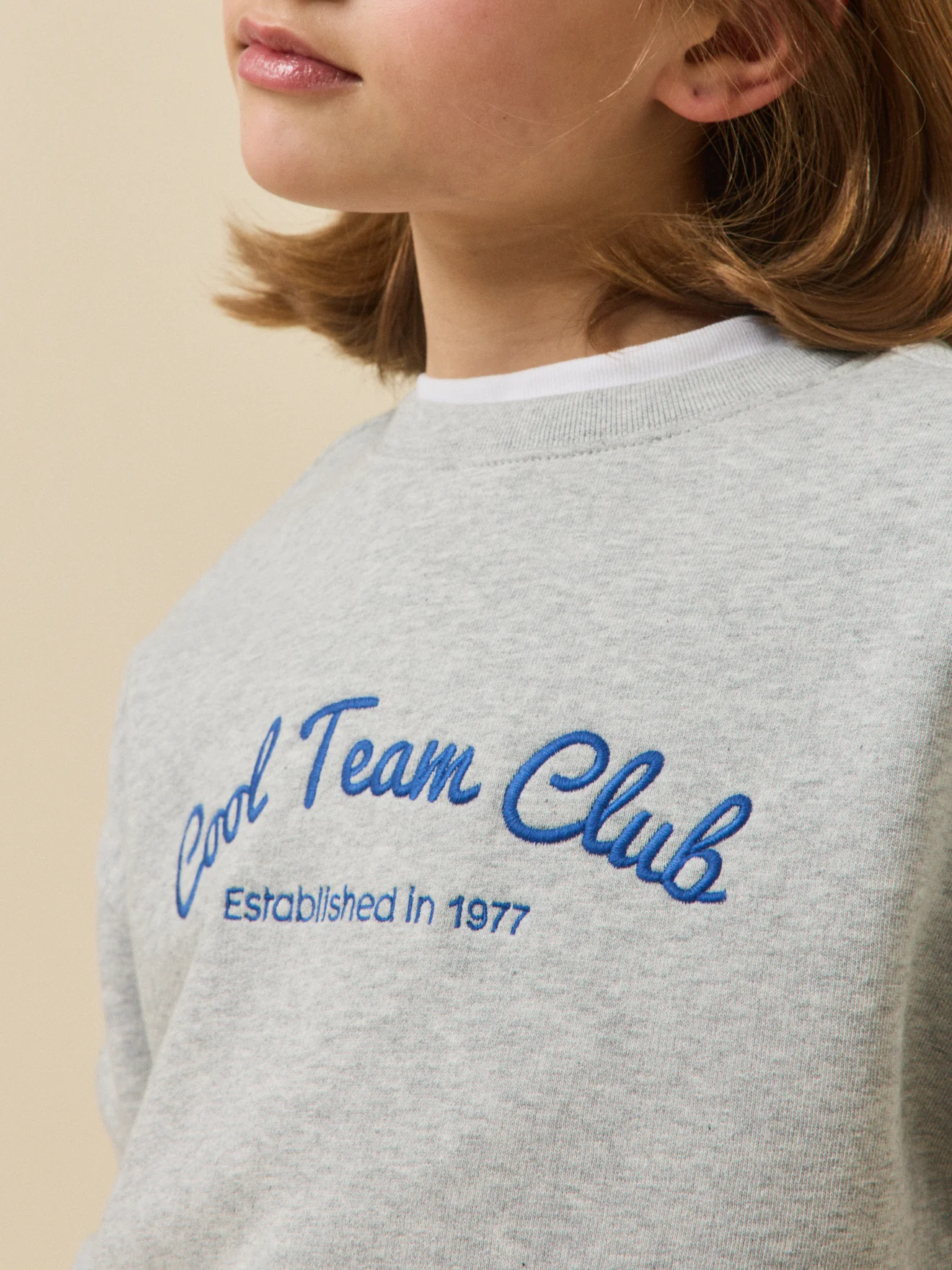 Sweat brodé Fille - Collection Junior - Image 3