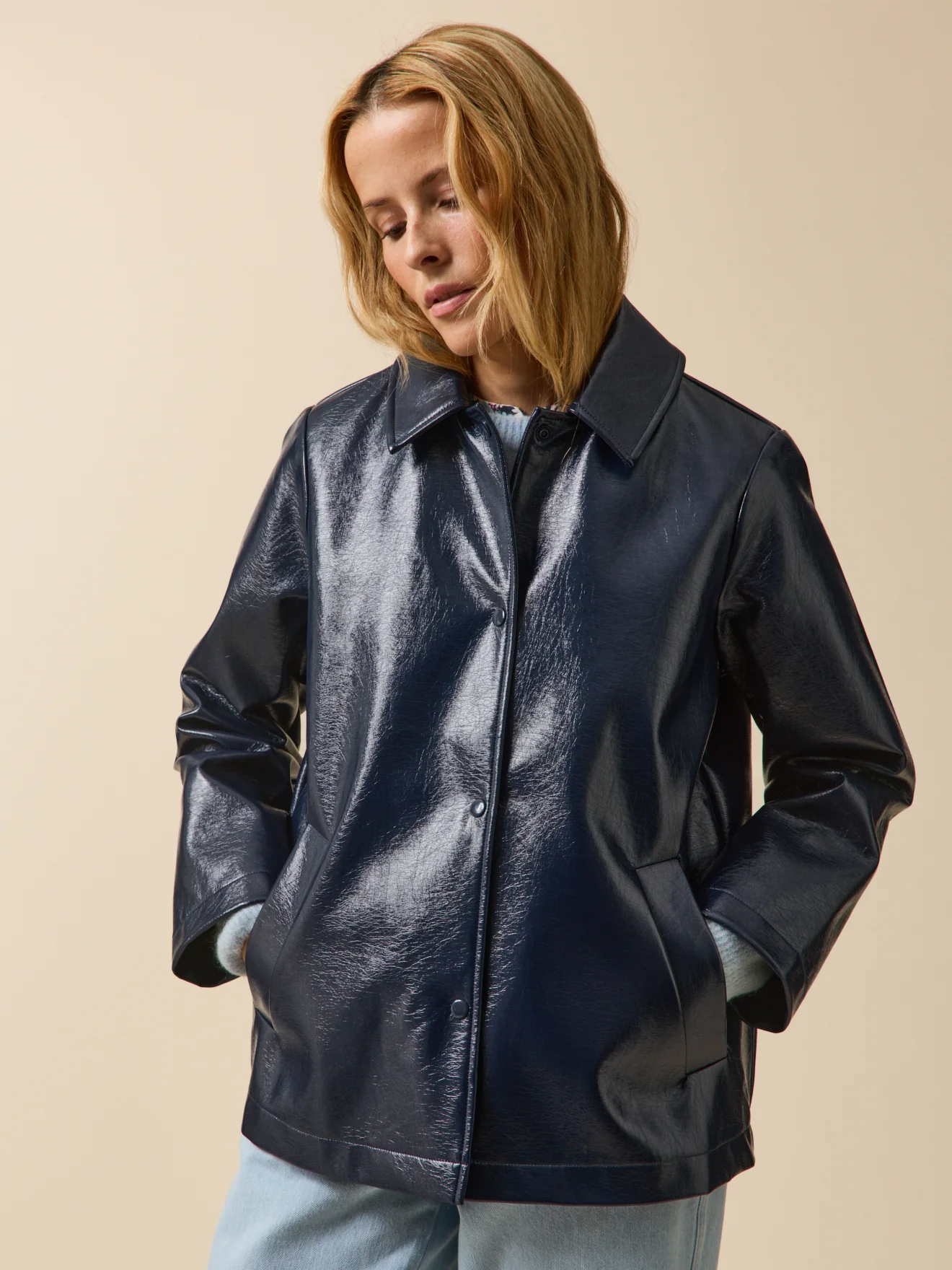 Manteau vinyle femme - Image 4